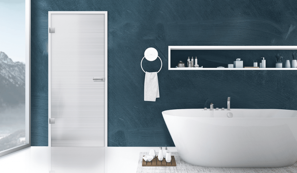 Porte vitrée CORTEO de Licht & Harmonie dans une salle de bain moderne avec verre dépoli
